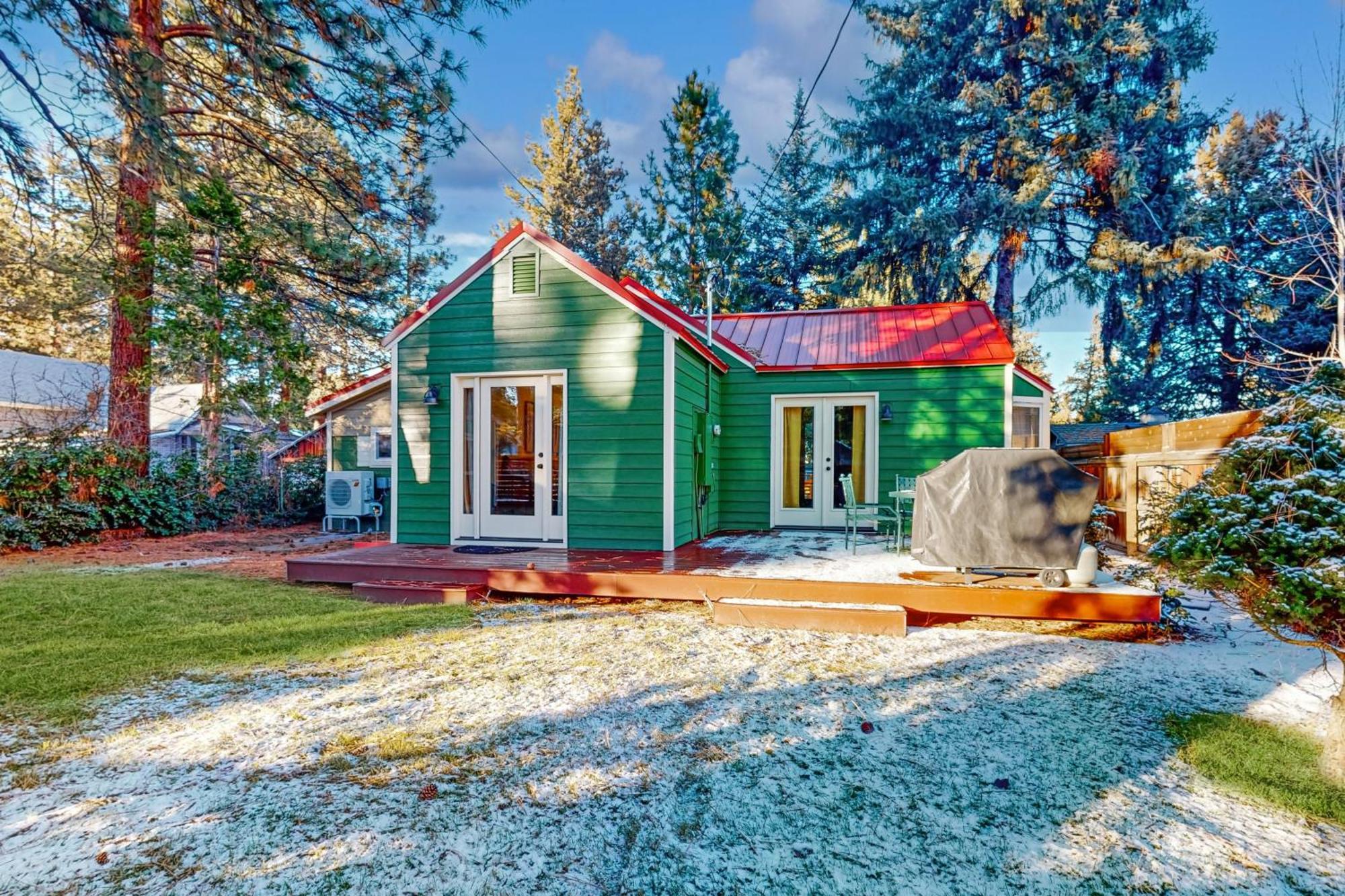 Sisters Downtown 1930S Cottage Exterior photo